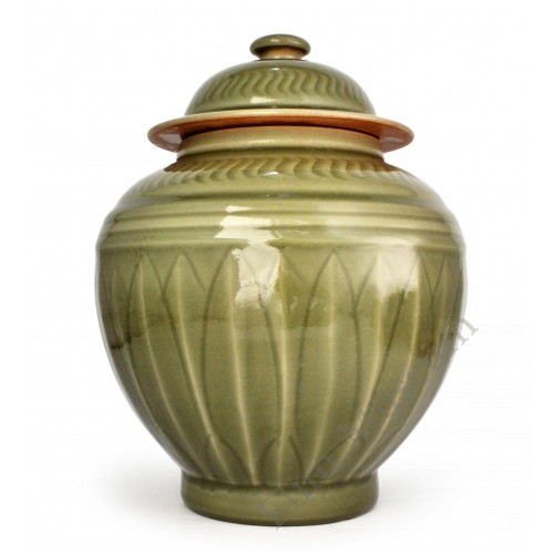 1603 A Longquan-Ware Plum-green glaze lipped pot  